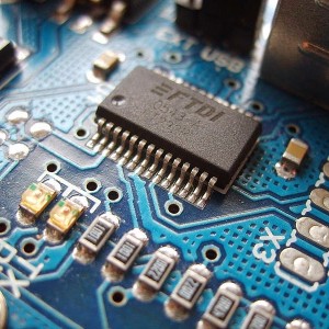 800px-Arduino_ftdi_chip-1