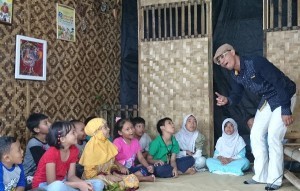 Kembangkan Imajinasi Anak di Kampung Dongeng Tangsel