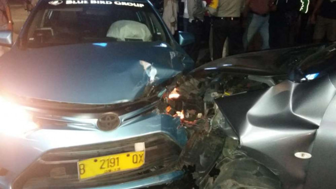 Kecelakaan Antara Taksi dan Nissan, Satu Orang Tewas