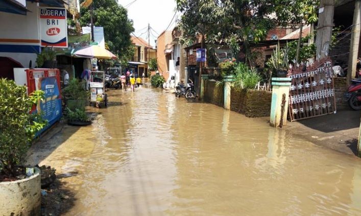 Warga Mengungsi Akibat Banjir di Kabupaten Bandung