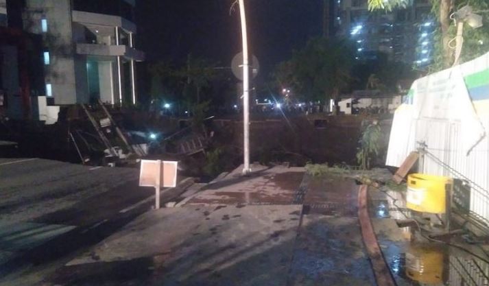 Lima Pekerja Diperiksa Polisi Terkait Jalan Ambles Di Surabaya