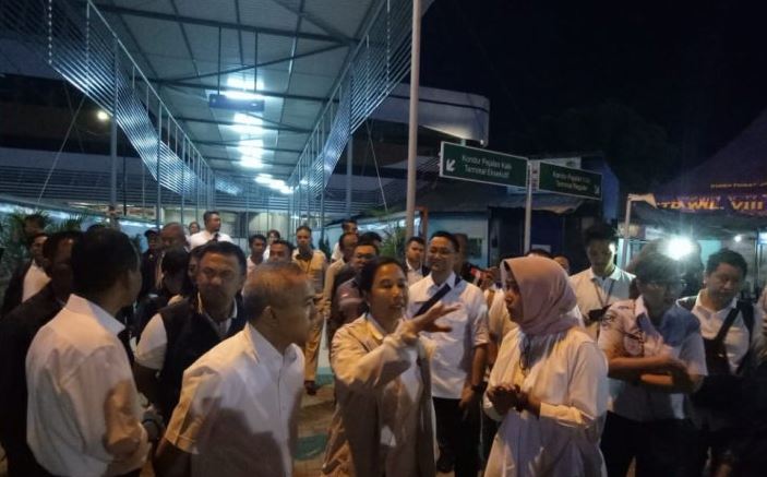 Subuh Tadi, Menteri BUMN Meninjau Terminal Eksekutif Pelabuhan Merak Banten