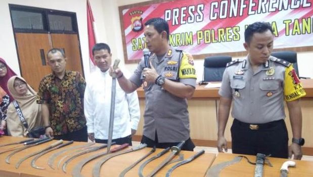 Polisi Menahan 4 Pelajar Yang Produksi Senjata Tajam Di Tangerang