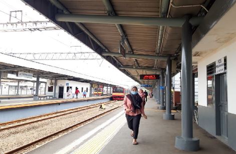 Di Kebon Pedes KRL Terguling, Stasiun Tangerang Tetap Beroperasi Normal