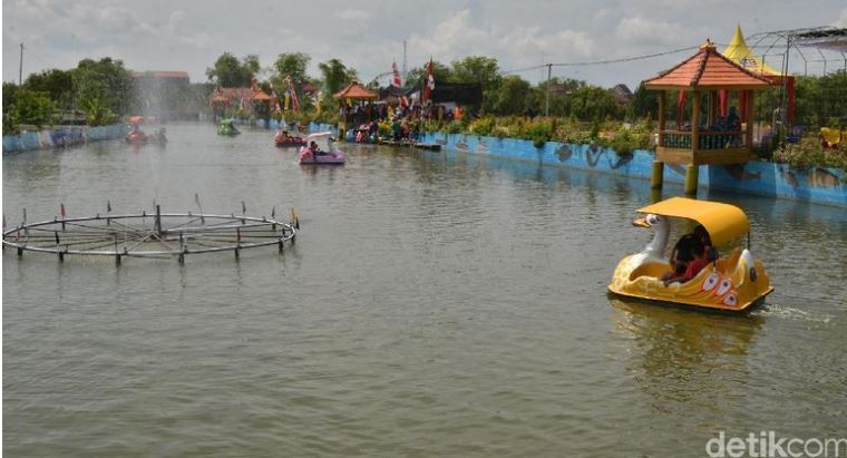 Ide Liburan di Lamongan: Wisata Sepeda Air Wiekes