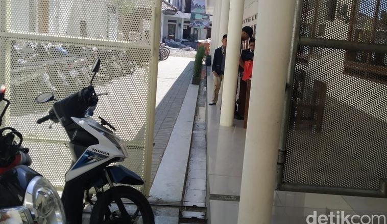 Anak Sekolah TK Meninggal Terjepit Pintu Gerbang Otomatis Sekolah Di Bandung
