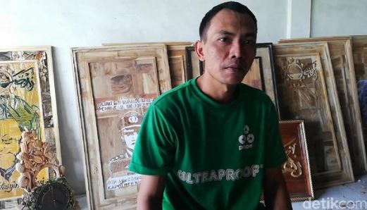 Di Tangan Saiful Huda, Limbah Kayu Menjadi Karya Bernilai Jutaan Rupiah