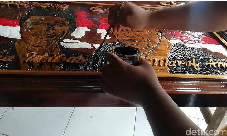 Di Tangan Saiful Huda, Limbah Kayu Menjadi Karya Bernilai Jutaan Rupiah