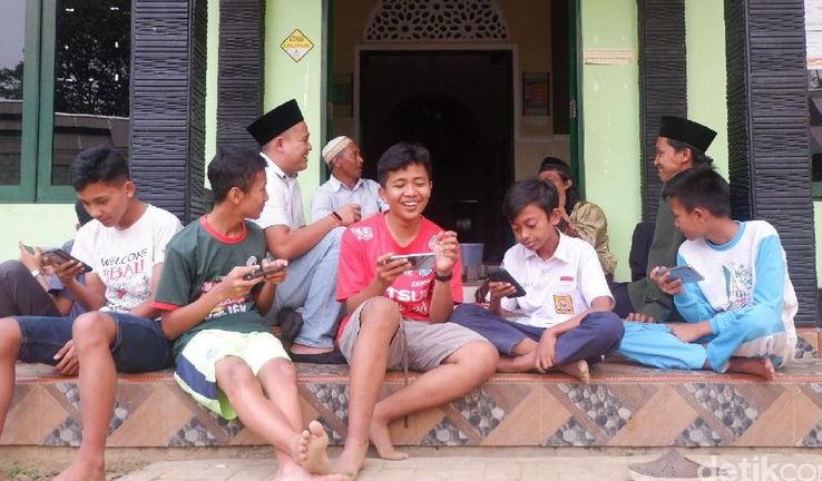 Di Wonosono Ada Masjid Digital Yang Mengarahkan Anak Menggunakan Internet Sehat