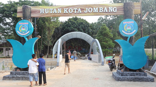 Pesona Keindahan Wisata Hutan Kota Jombang di Tangsel