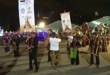 Angklung-Buhun-asal-Banten-berhasil-ditampilkan-dalam-perhelatan-Chingay-Parade-2016-e1455965495597