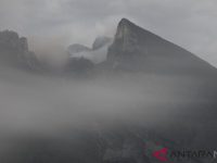 Gunung Merapi Pagi Hari Ini Diselimuti Kabut
