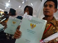 Pemerintah Menyerahkan 8.225 Sertifikat Tanah Warga Banten