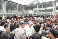 Para Pelajar Dari Berbagai Sekolah Yang Hendak Menggelar Demonstrasi Di Jakarta Tertahan Di Stasion Bogor