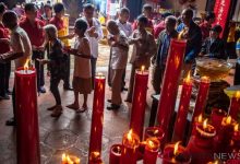 Menjelang Hari Raya Imlek, Kelenteng Berbagi Angpau Kepada Lansia Si Semarang