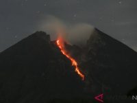 Gunung Merapi lima kali luncurkan guguran lava