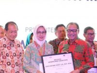 Airin Raih Walikota Entrepreneur Award 2018 Kategori Investasi
