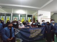 Pengabdian Kepada Masyarakat Mahasiswa FH Unpam Berikan Penyuluhan Etika Bermedia Sosial di Ponpes Al-Intiba, Ciputat