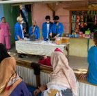 PKM Mahasiswa Sosialisasikan Optimalisasi Bahan Baku Sabun Cuci Piring Di Desa Panunggangan Barat
