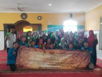 Mahasiswa Unpam Desiminasikan Pembuatan Semir Ban di Desa Kompa, Sukabumi