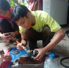 Sosialisasikan Rawat Karburator Motor, Mahasiswa Unpam Lakukan PKM di Kelurahan Jagakarsa, Jakarta