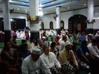 Masjid Jami’ Al-Ishlah Tetap Selenggarakan Sholat Gerhana Walau Listrik Padam