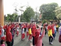 Rayakan Hari Guru Nasional LotteMart Bintaro Gelar Senam Sehat